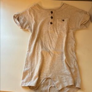 Old Navy Cream Short Sleeve Tees Minimalist Collection